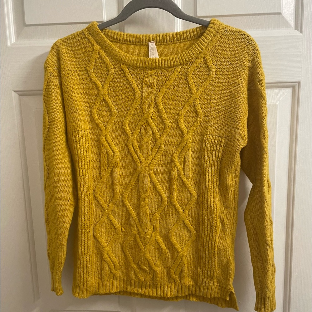 Mustard yellow knitted large sweater
